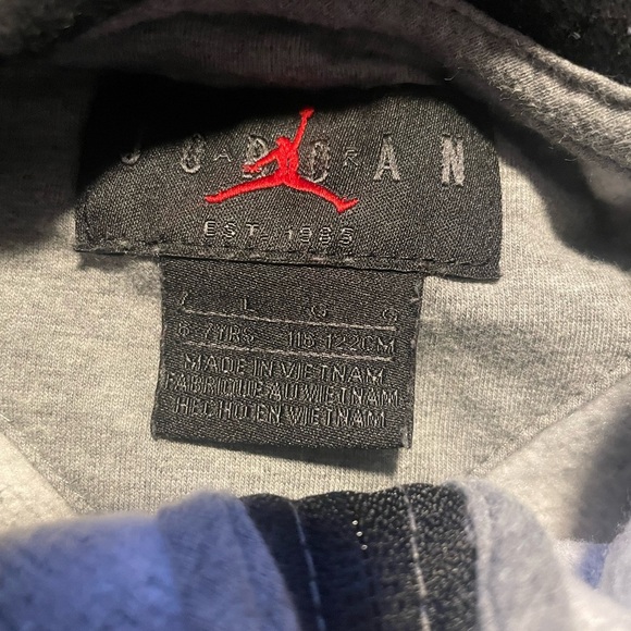 Jordan Gray Hoodie boys size 7 - Picture 3 of 5